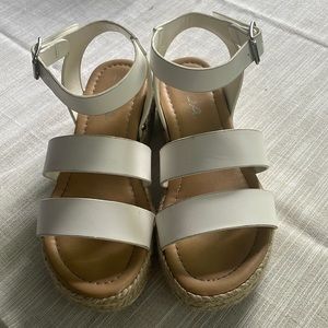 Little girls gently used white flatforms size 1